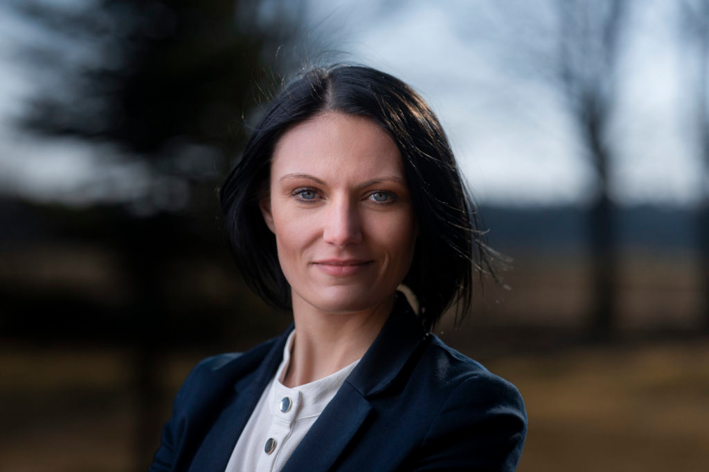 Das Gesicht hinter der Linse: Fotografin Patricia Thalhammer. Porträt der engagierten Fotografin Patricia Thalhammer von Bildwerk Ansbach.
